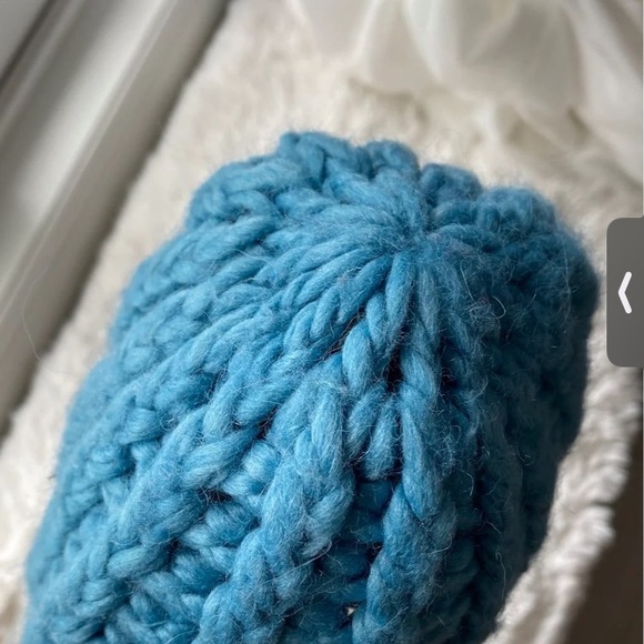 FREE PEOPLE KNITTED HAT - Picture 7 of 7